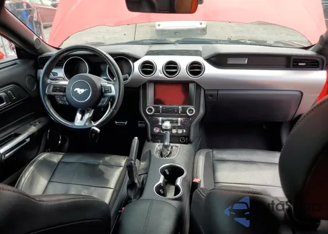 2021 Ford Mustang z USA, uszkodzony, nr VIN 1FA6P8TH8M5115790